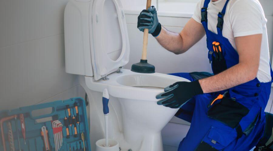 Expert burst pipe repair services in Drury, MO